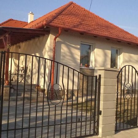 Apartamento Molni Balatonfůzfő Exterior foto