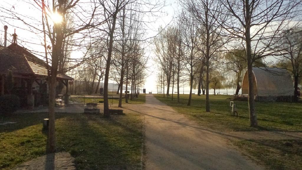 Apartamento Molni Balatonfůzfő Exterior foto