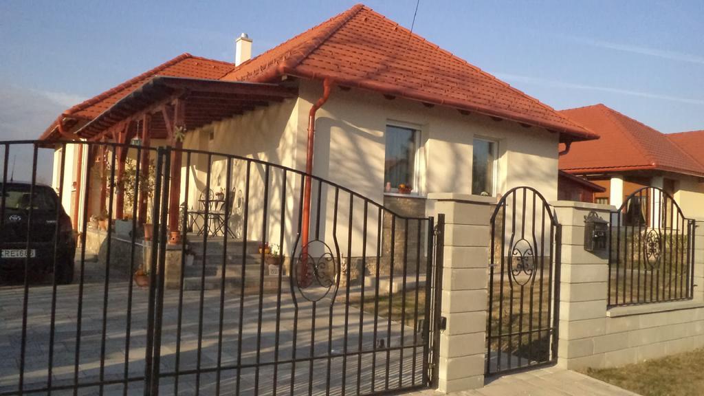 Apartamento Molni Balatonfůzfő Exterior foto